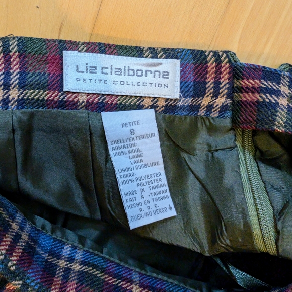 Who doesn't love plaid? Vintage Liz Claiborne 8P 100% wool plaid skirt. - Picture 2 of 7